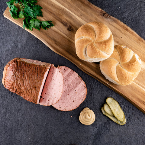 Saftiger Topcu Leberkäse, frisch gebacken und bereit zum Genießen