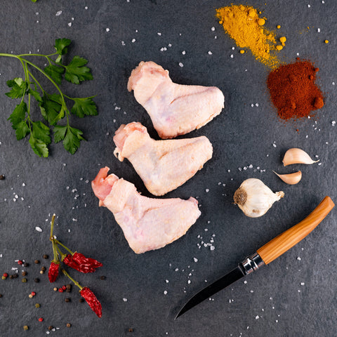Frische Hühnerflügel von Topcu Fleischerei, ideal für Grill und Ofen