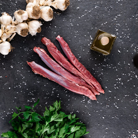 Exquisites Lammfilet von Topcu, bereit für eine geschmackvolle Zubereitung
