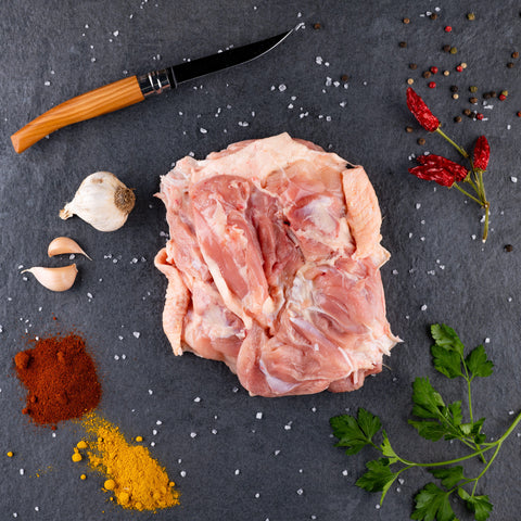 Ausgelöste Hühnerkeulen von der Topcu Fleischerei, frisch und fertig zur Zubereitung