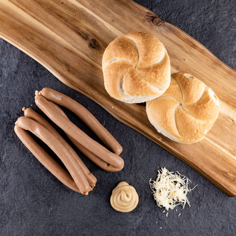 Traditionelle Salzburger Bosna Wurst auf einem Teller serviert